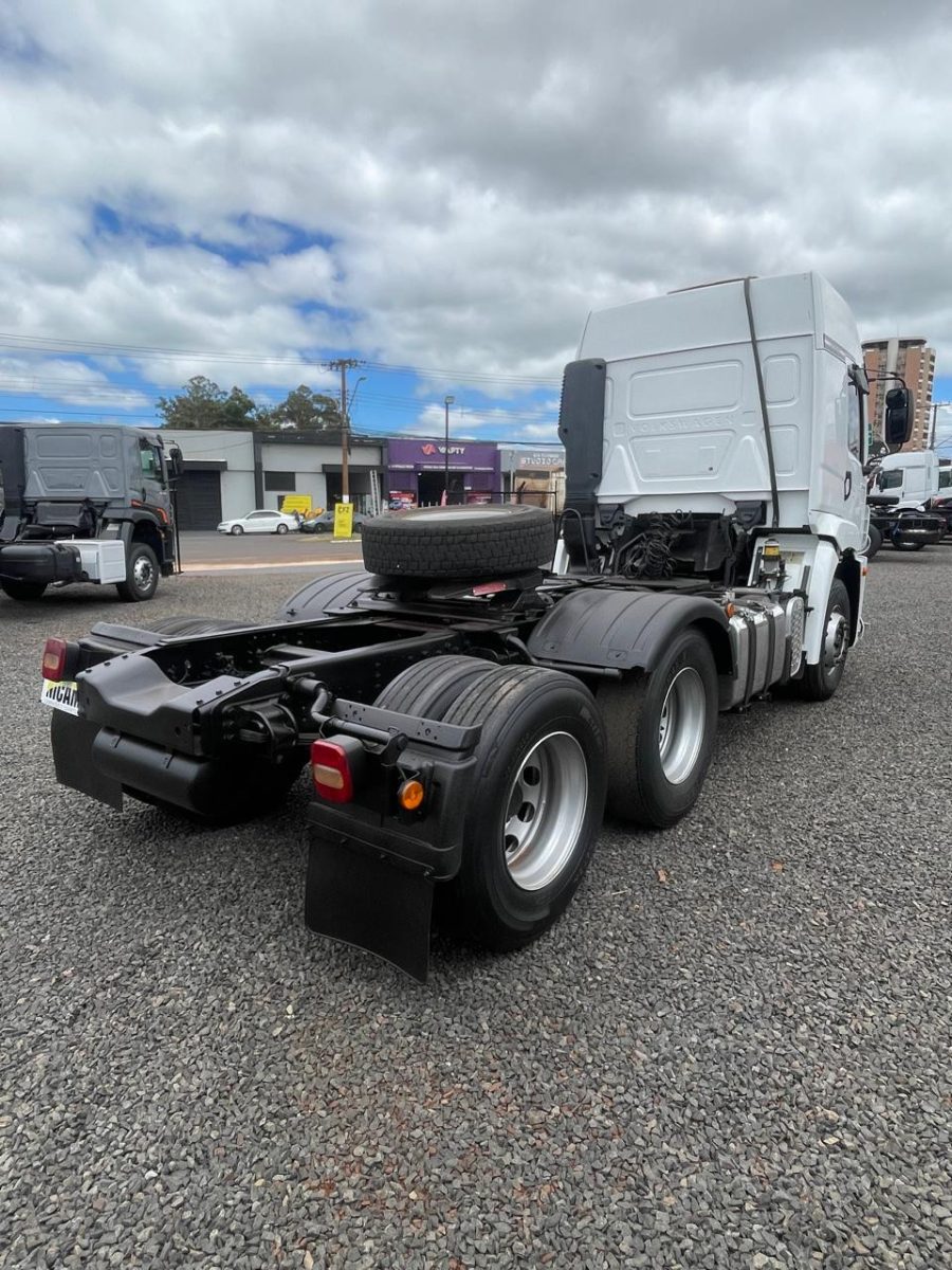 VOLKSWAGEN 25-360 Constel. 6x2 Tractor 2p (die)(E5) - foto 4