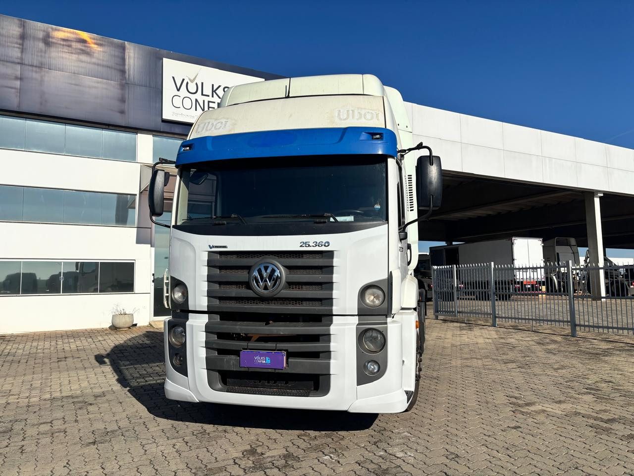VOLKSWAGEN 25-360 Constel. 6x2 Tractor 2p (die)(E5) - foto 1