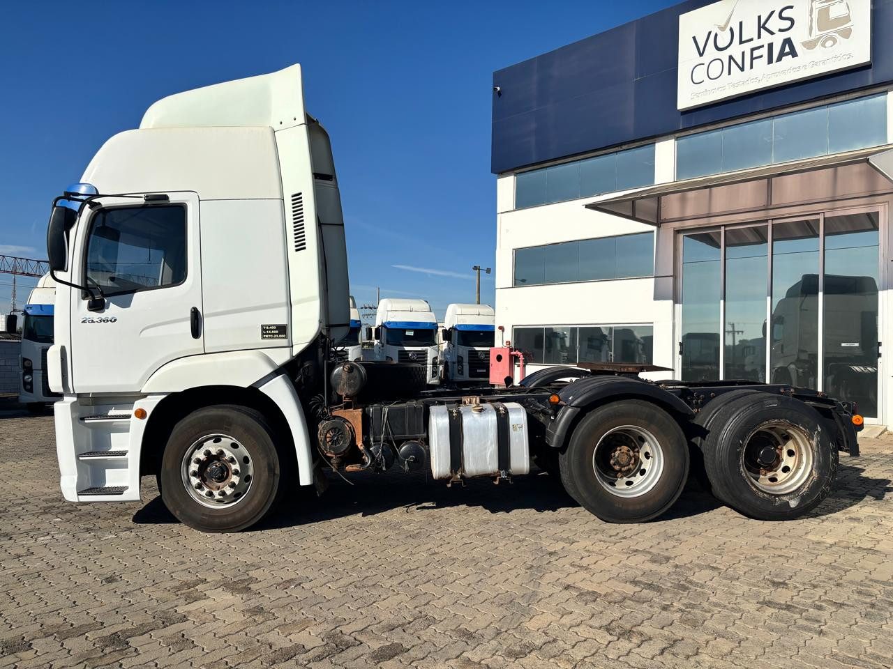 VOLKSWAGEN 25-360 Constel. 6x2 Tractor 2p (die)(E5) - foto 3