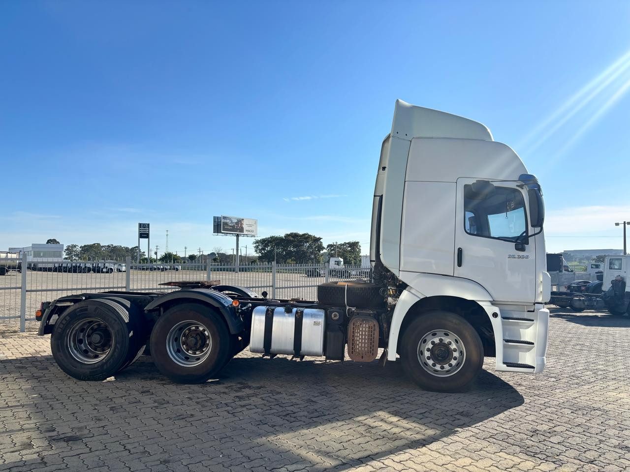 VOLKSWAGEN 25-360 Constel. 6x2 Tractor 2p (die)(E5) - foto 7
