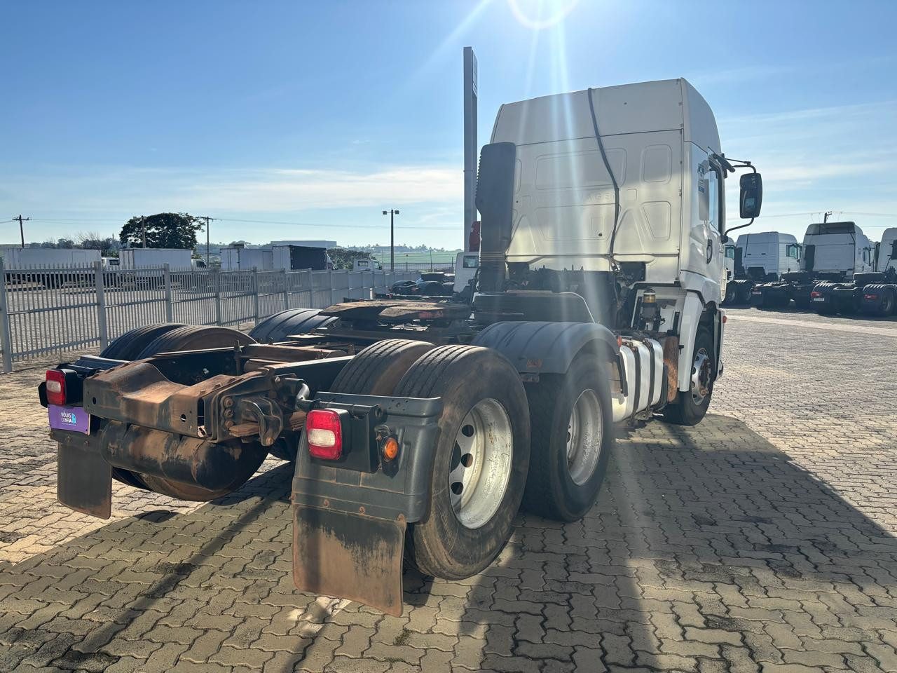 VOLKSWAGEN 25-360 Constel. 6x2 Tractor 2p (die)(E5) - foto 6