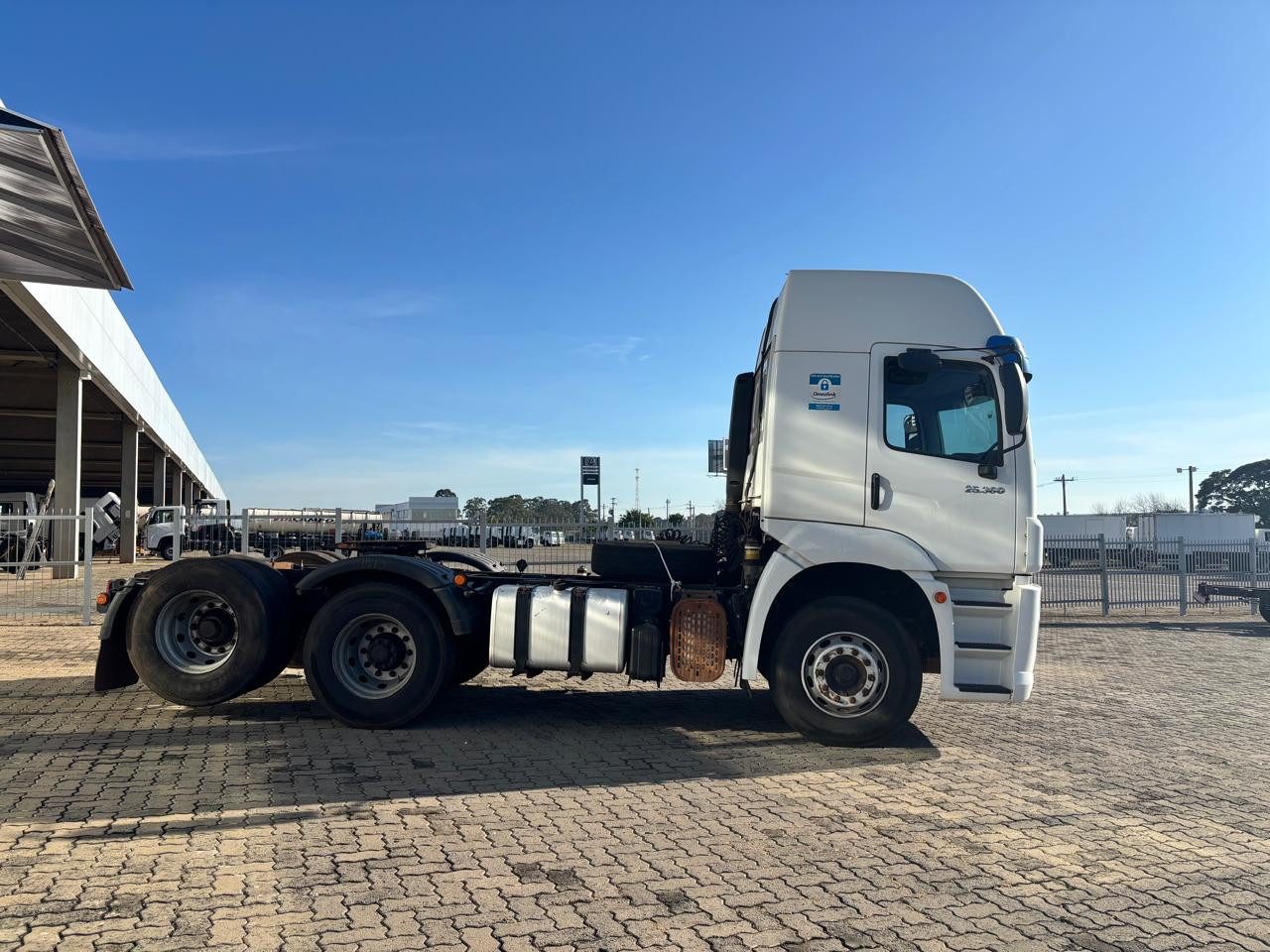 VOLKSWAGEN 25-360 Constel. 6x2 Tractor 2p (die)(E5) - foto 7