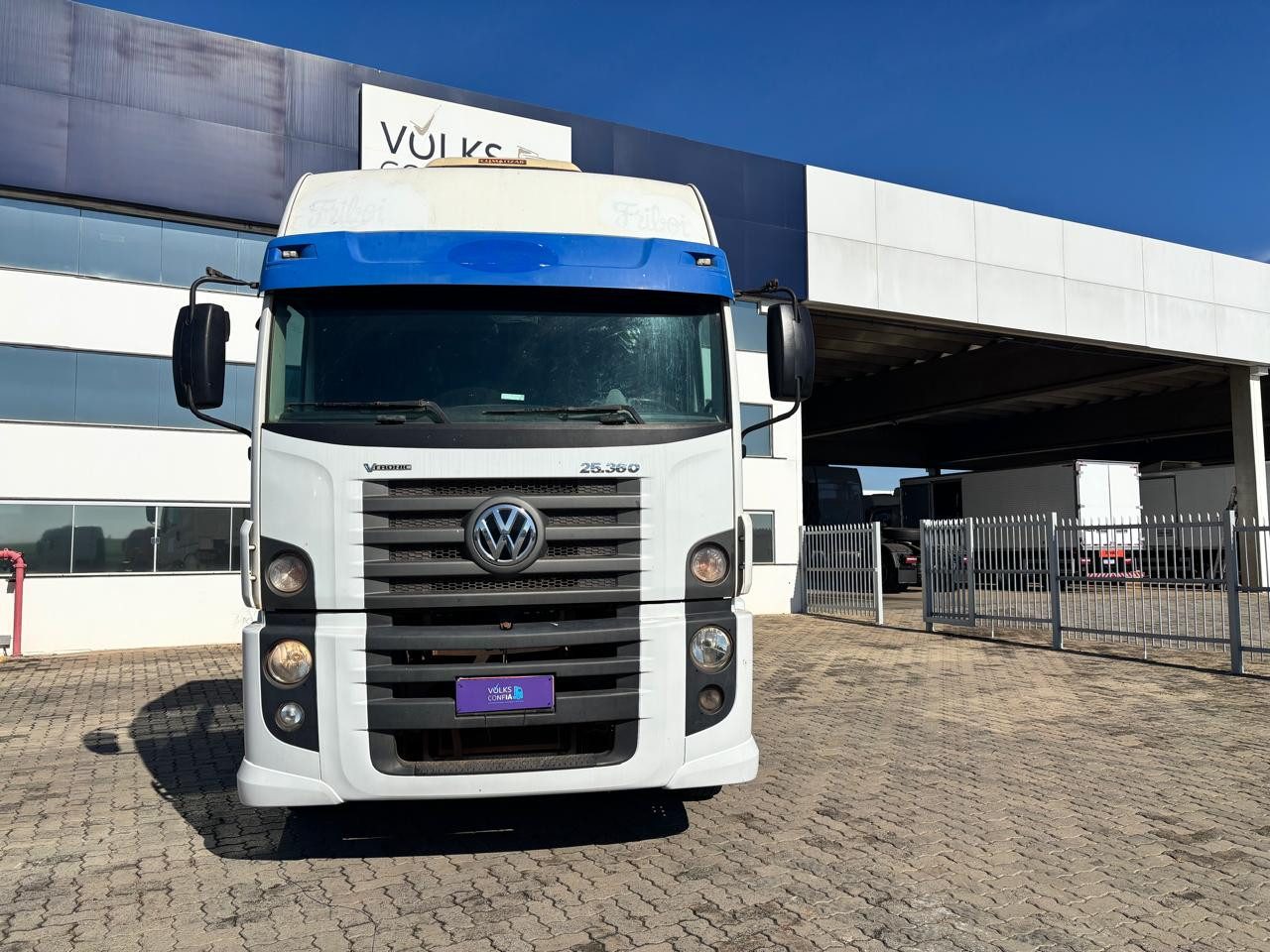 VOLKSWAGEN 25-360 Constel. 6x2 Tractor 2p (die)(E5) - foto 1