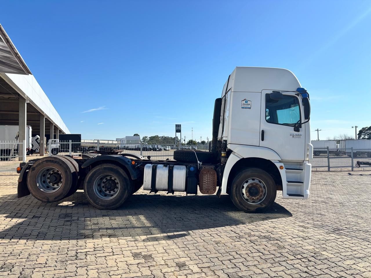 VOLKSWAGEN 25-360 Constel. 6x2 Tractor 2p (die)(E5) - foto 7