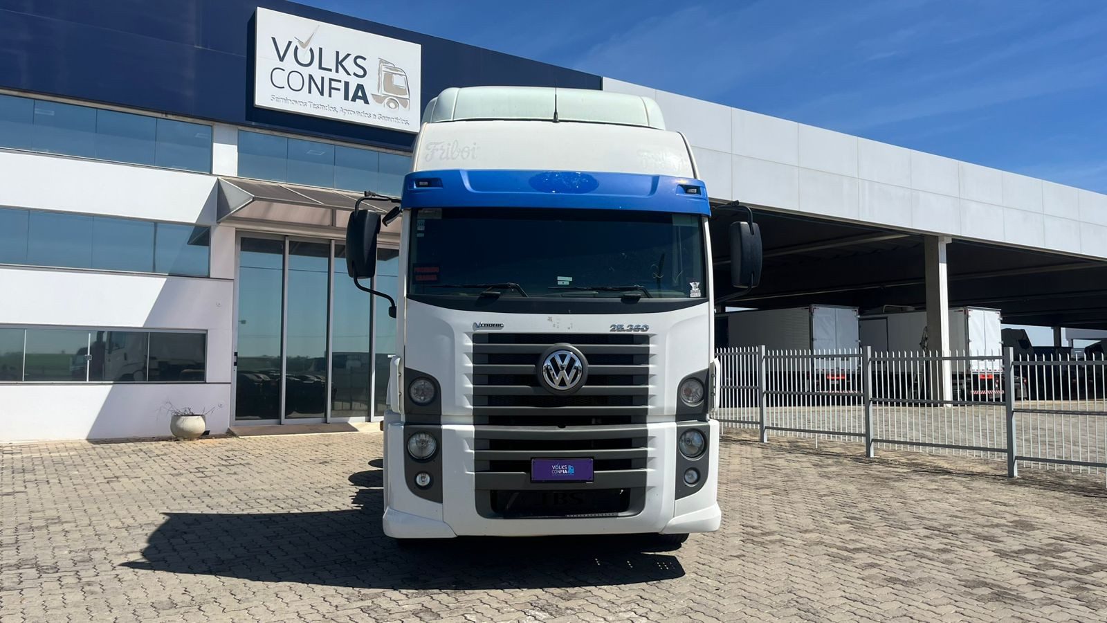 VOLKSWAGEN 25-360 Constel. 6x2 Tractor 2p (die)(E5) - foto 1