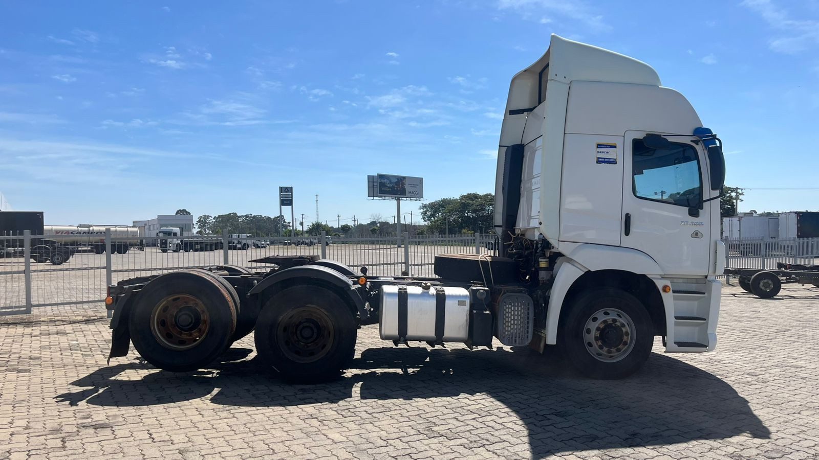 VOLKSWAGEN 25-360 Constel. 6x2 Tractor 2p (die)(E5) - foto 7