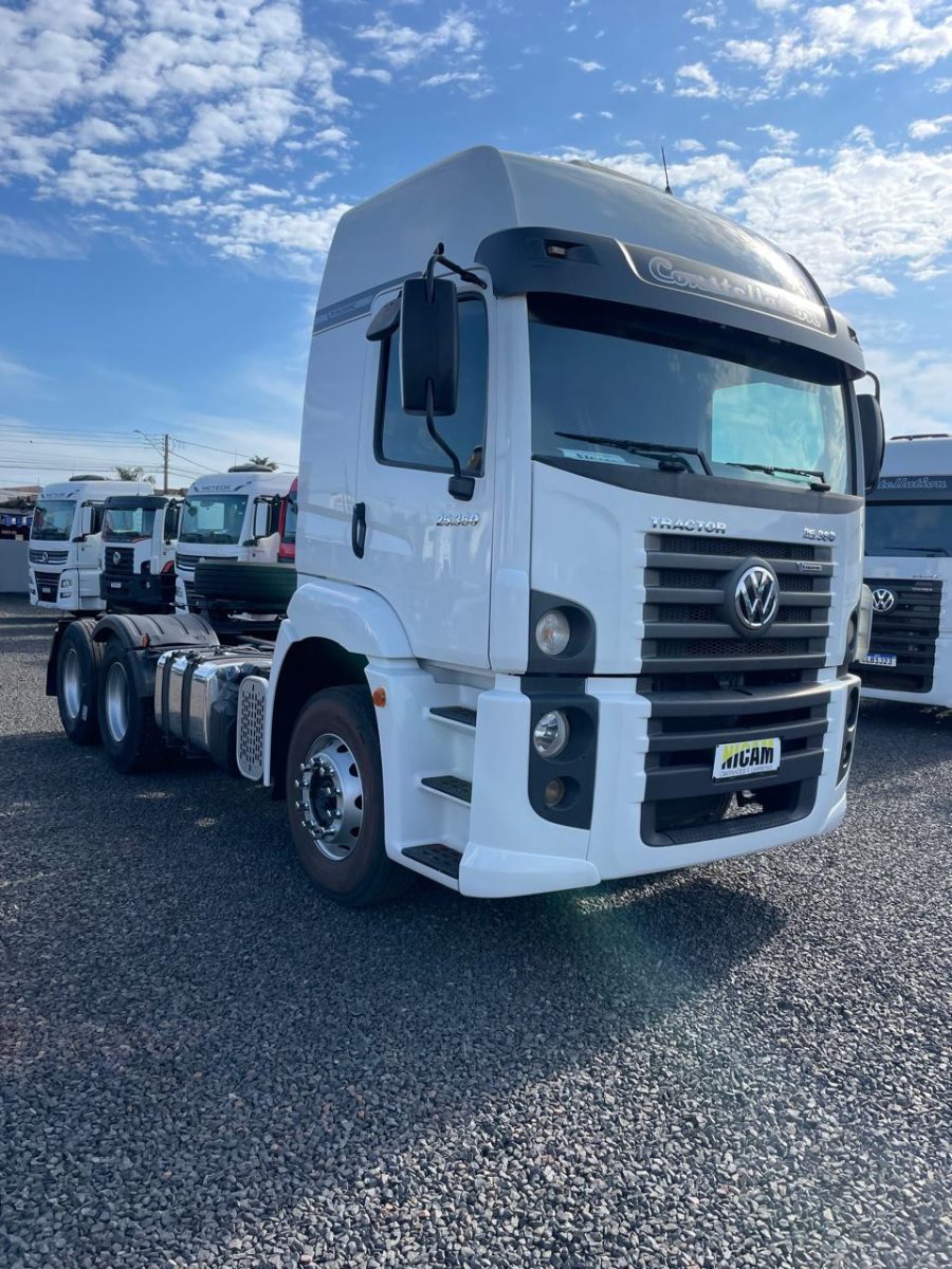 VOLKSWAGEN 25-360 Constel. 6x2 Tractor 2p (die)(E5) - foto 1