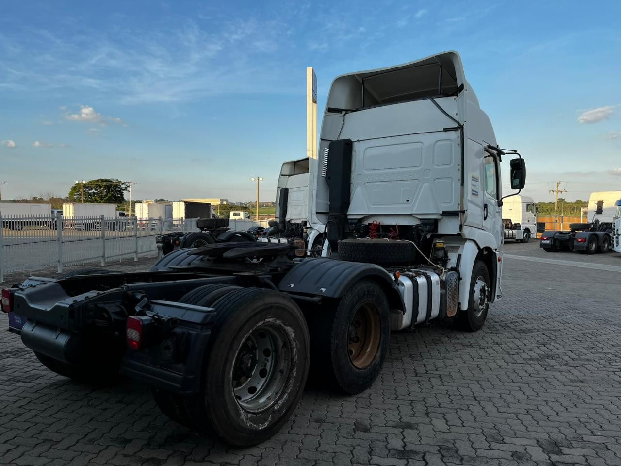 VOLKSWAGEN 25-360 Constel. 6x2 Tractor 2p (die)(E5) - foto 6