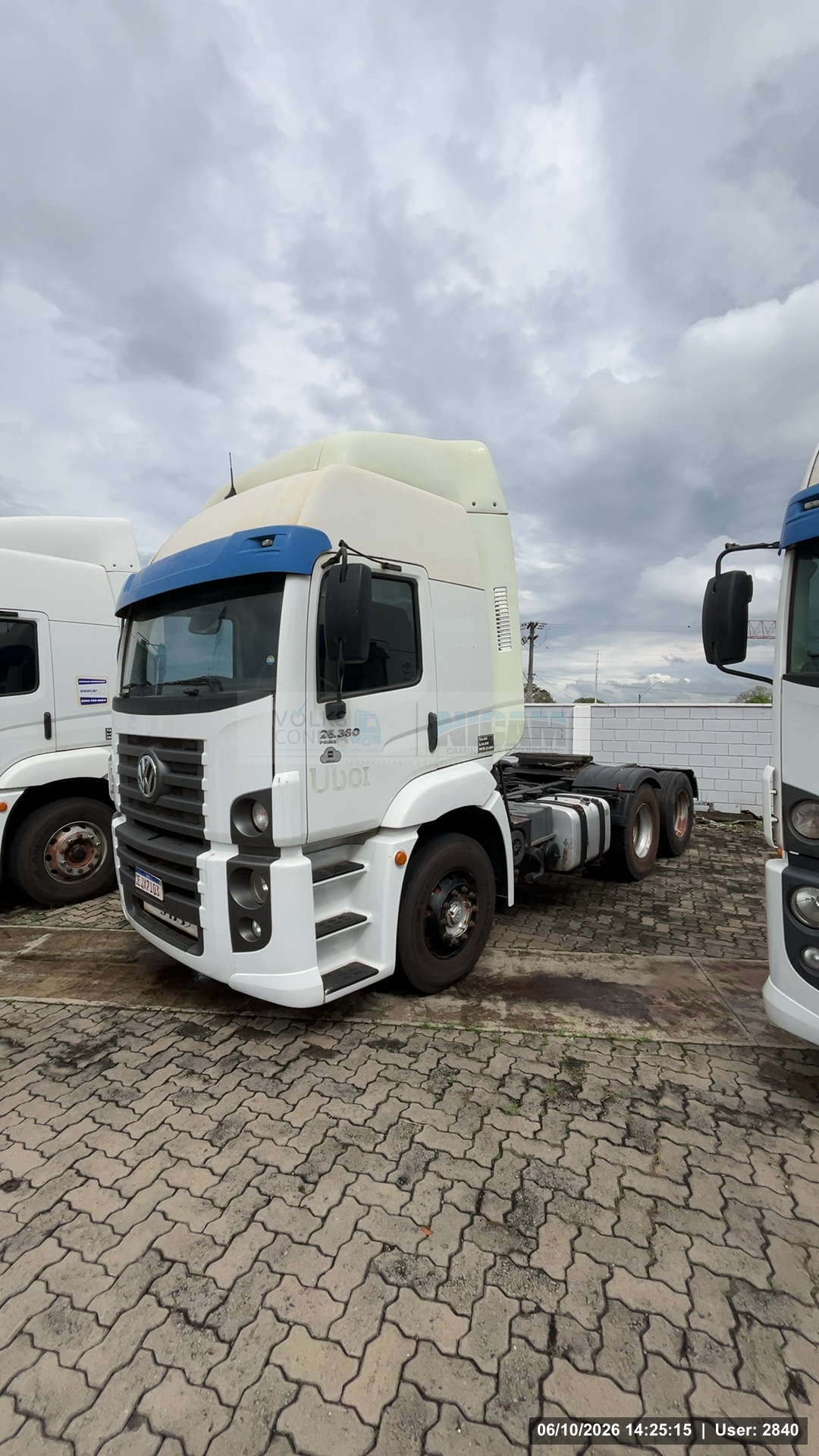 VOLKSWAGEN 25-360 Constel. 6x2 Tractor 2p (die)(E5) - foto 2