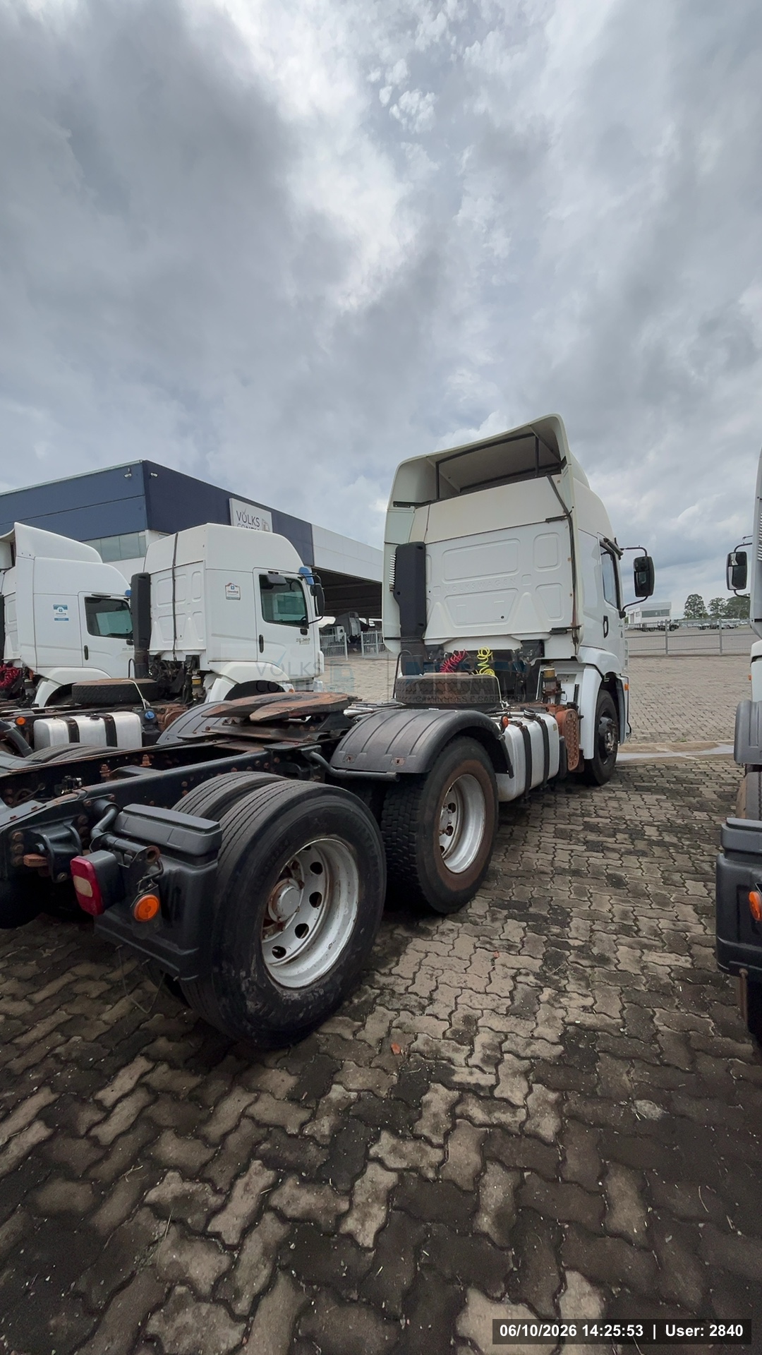 VOLKSWAGEN 25-360 Constel. 6x2 Tractor 2p (die)(E5) - foto 4