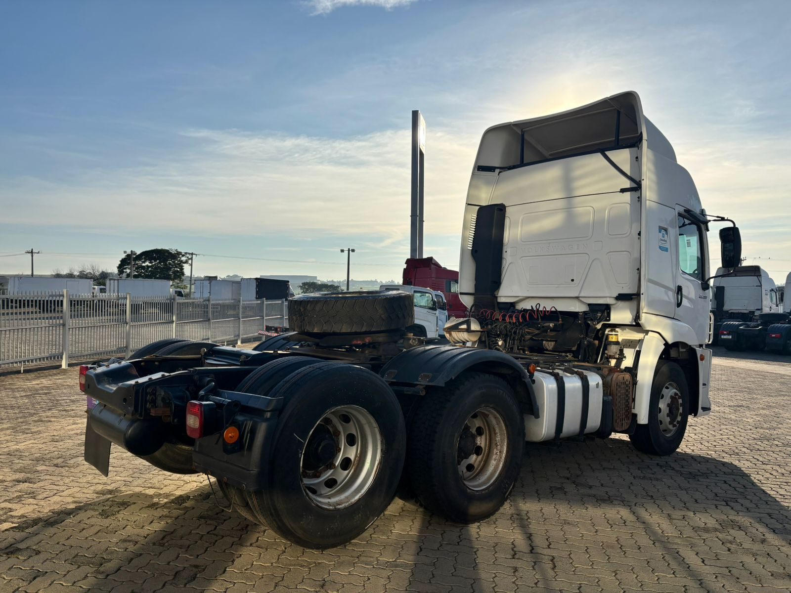 VOLKSWAGEN 25-360 Constel. 6x2 Tractor 2p (die)(E5) - foto 6