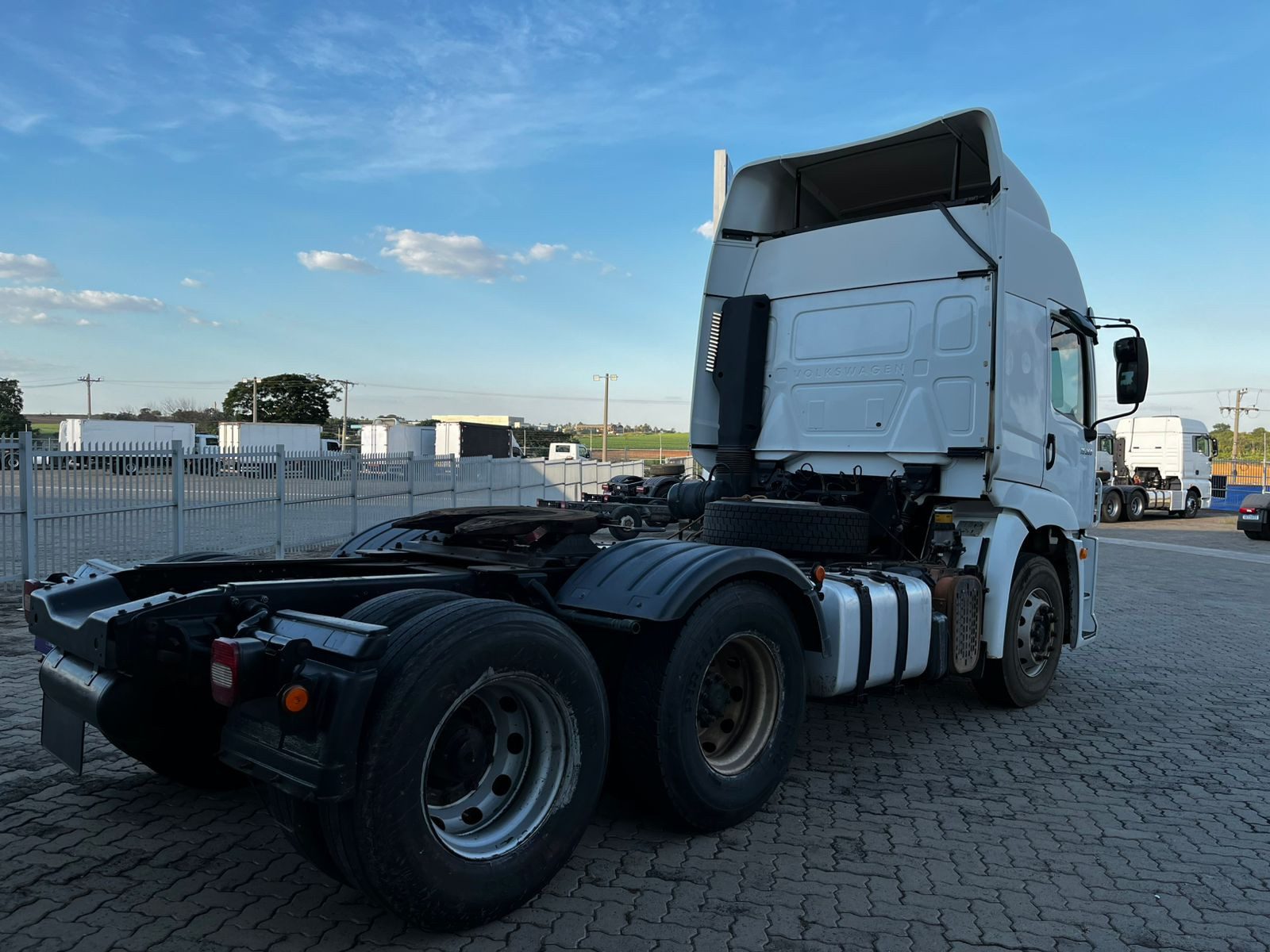 VOLKSWAGEN 25-360 Constel. 6x2 Tractor 2p (die)(E5) - foto 6