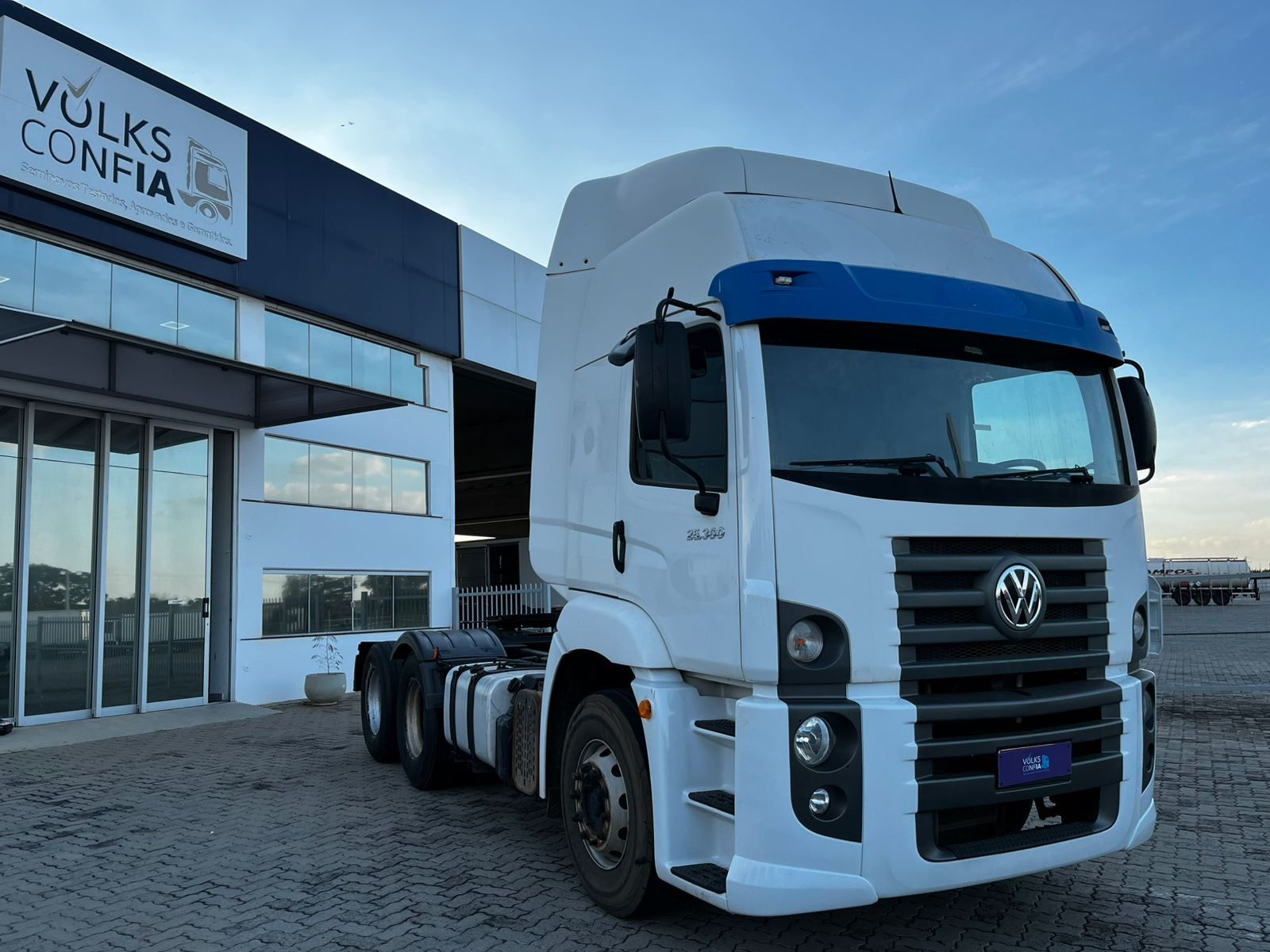 VOLKSWAGEN 25-360 Constel. 6x2 Tractor 2p (die)(E5) - foto 8