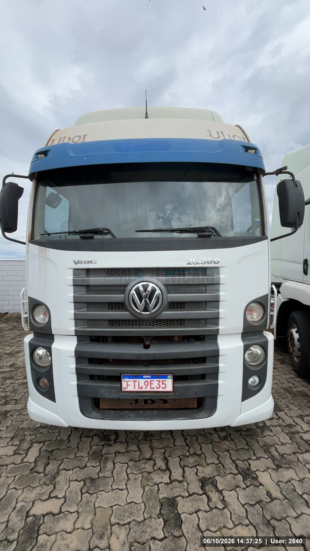 VOLKSWAGEN 25-360 Constel. 6x2 Tractor 2p (die)(E5) - foto 1