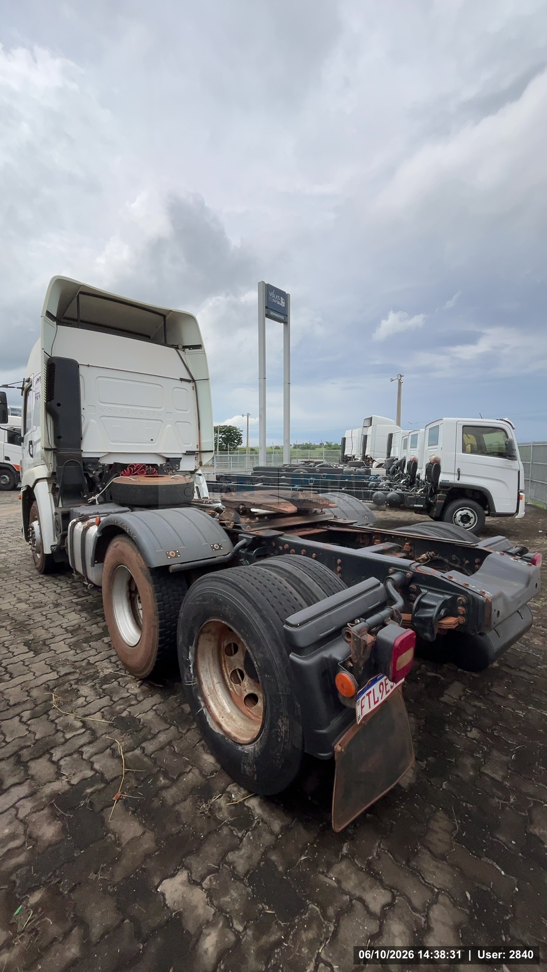 VOLKSWAGEN 25-360 Constel. 6x2 Tractor 2p (die)(E5) - foto 5
