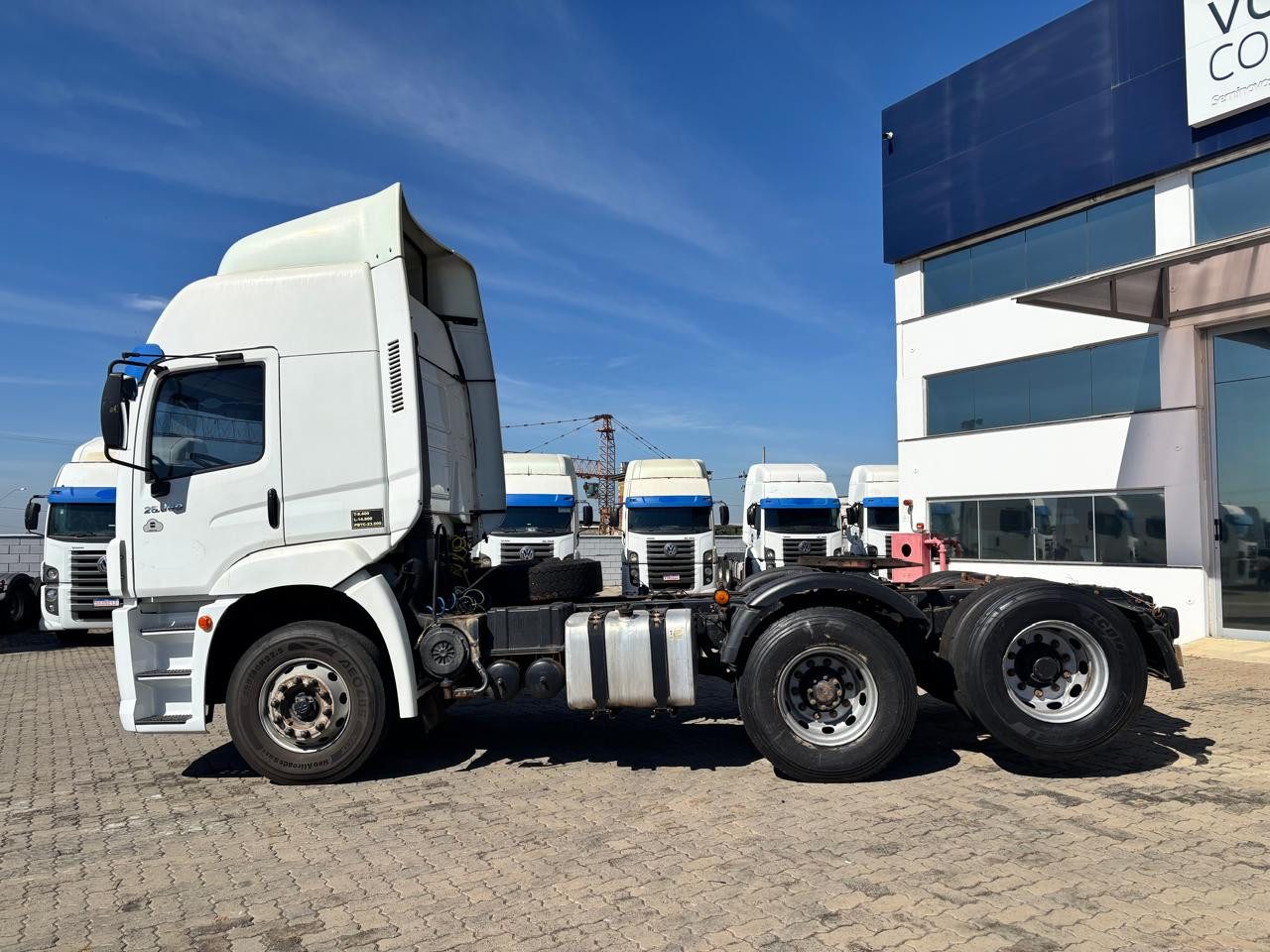 VOLKSWAGEN 25-360 Constel. 6x2 Tractor 2p (die)(E5) - foto 3