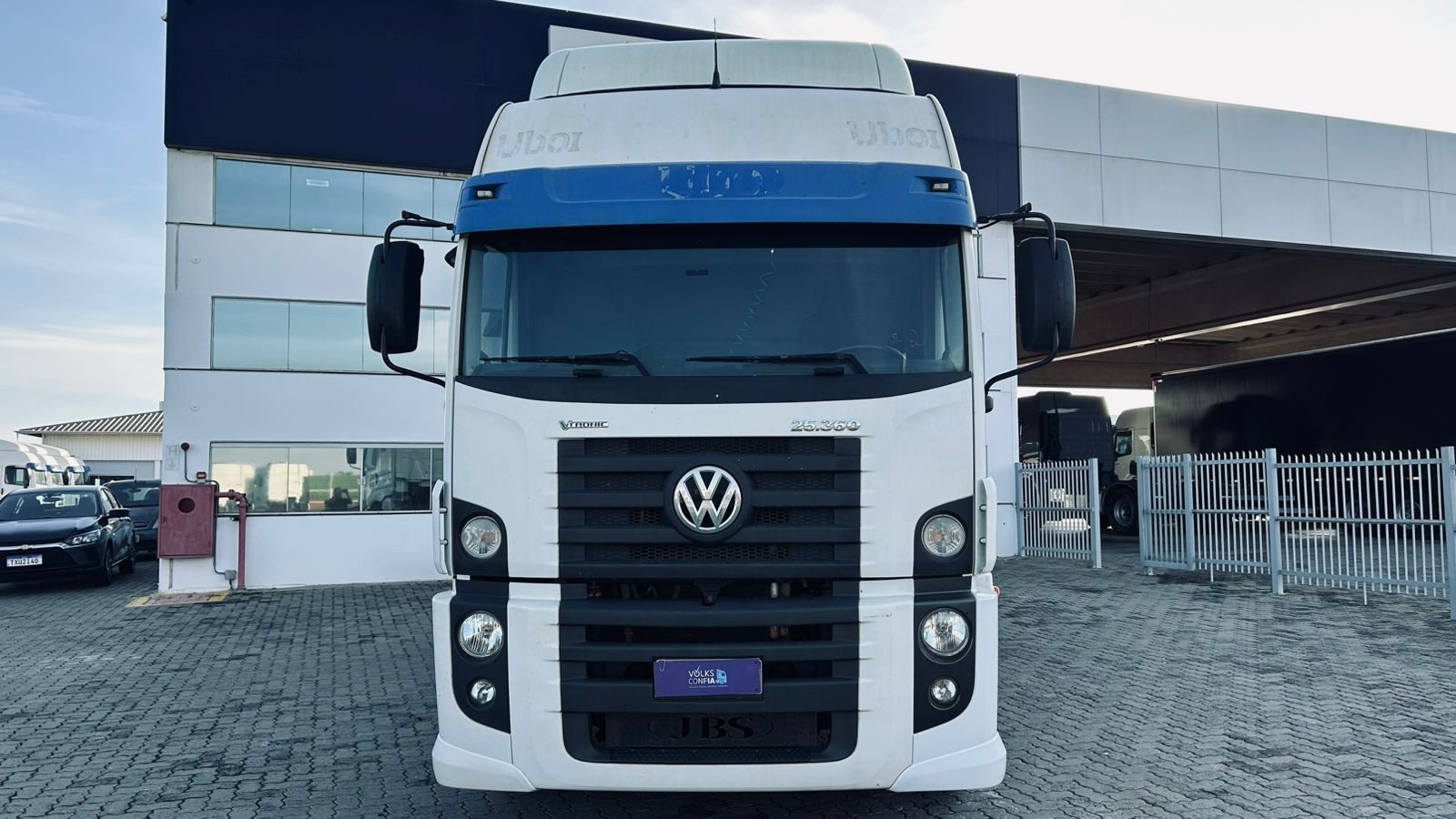 VOLKSWAGEN 25-360 Constel. 6x2 Tractor 2p (die)(E5) - foto 1