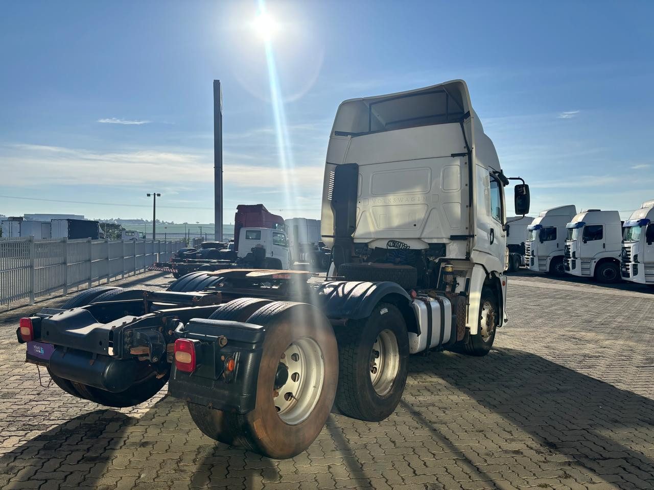 VOLKSWAGEN 25-360 Constel. 6x2 Tractor 2p (die)(E5) - foto 5