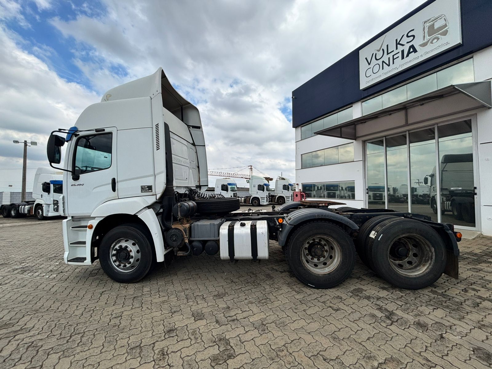 VOLKSWAGEN 25-360 Constel. 6x2 Tractor 2p (die)(E5) - foto 7