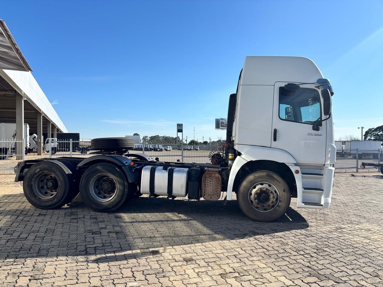 VOLKSWAGEN 25-360 Constel. 6x2 Tractor 2p (die)(E5) - foto 7