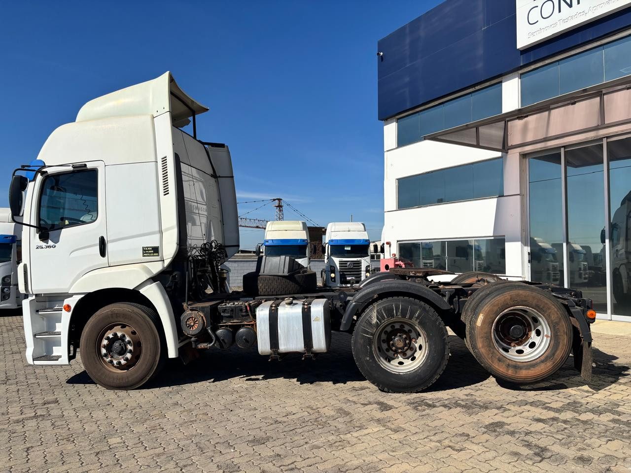 VOLKSWAGEN 25-360 Constel. 6x2 Tractor 2p (die)(E5) - foto 3