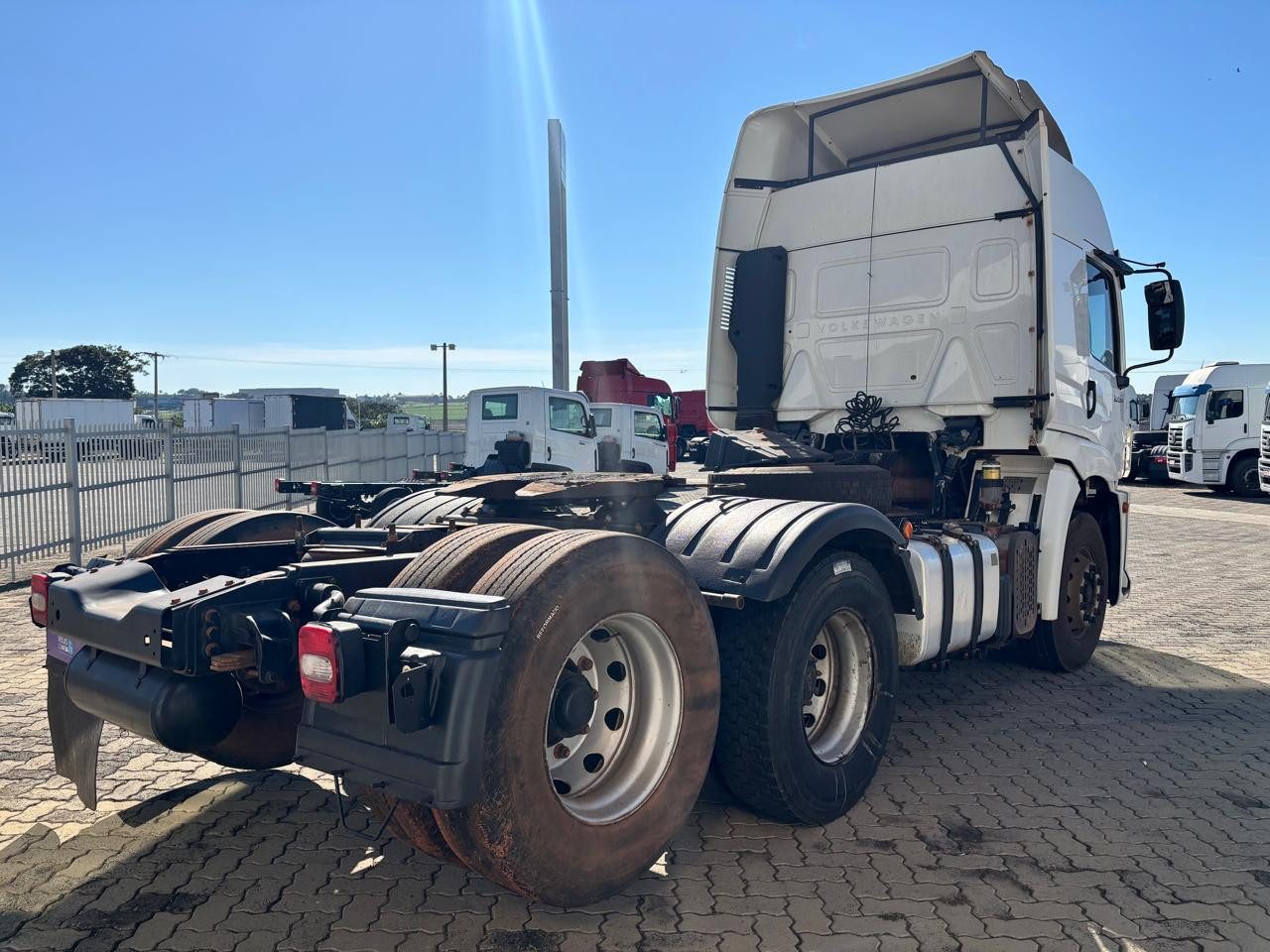 VOLKSWAGEN 25-360 Constel. 6x2 Tractor 2p (die)(E5) - foto 6