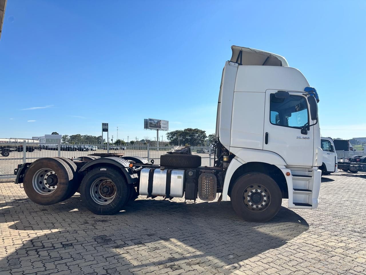 VOLKSWAGEN 25-360 Constel. 6x2 Tractor 2p (die)(E5) - foto 7