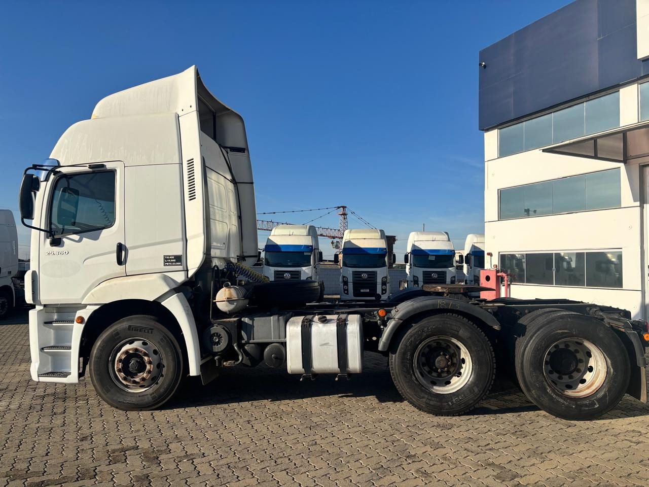 VOLKSWAGEN 25-360 Constel. 6x2 Tractor 2p (die)(E5) - foto 3