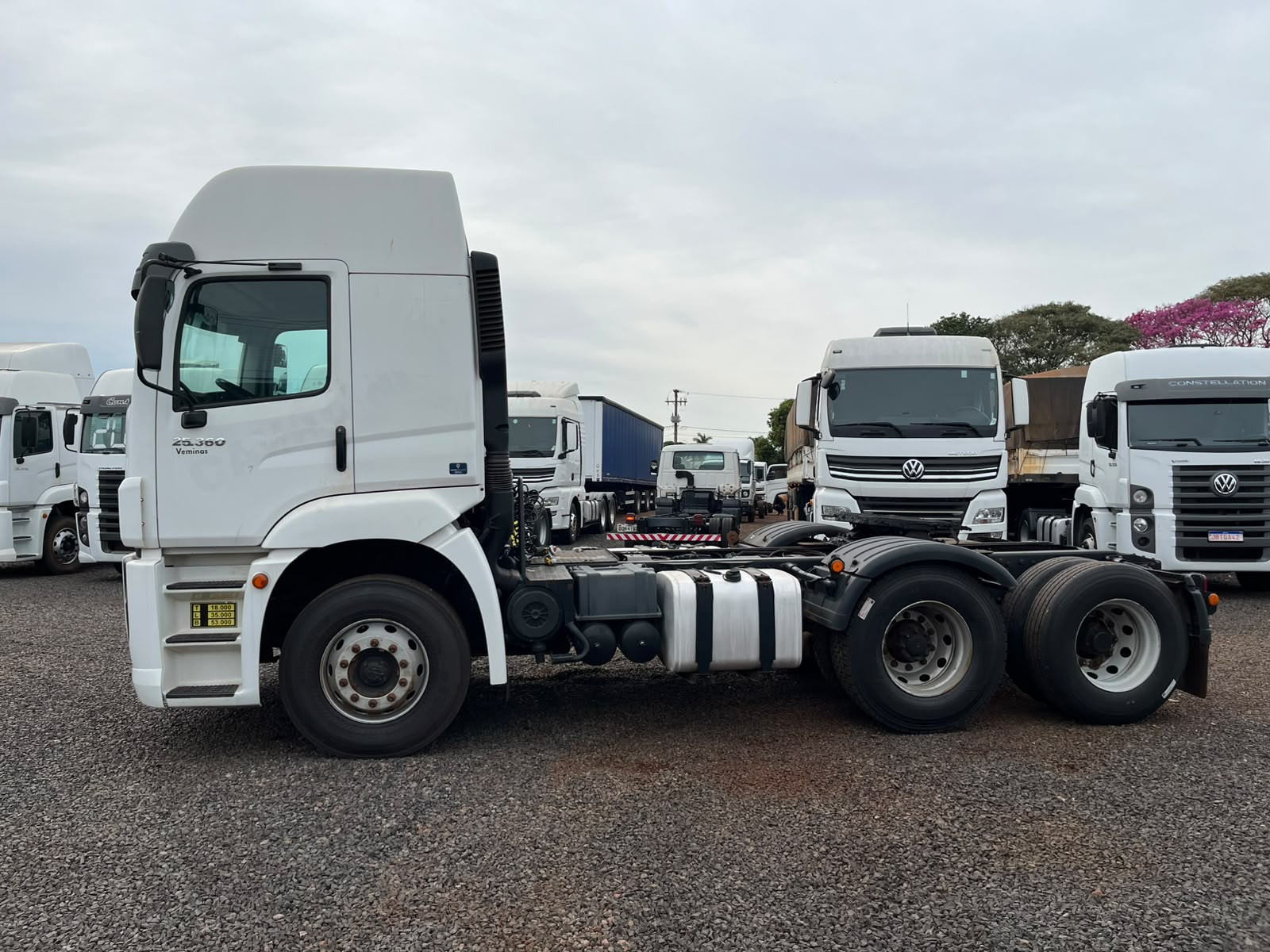 Volkswagen 25-360 CONSTEL. 6X2 TRACTOR 2P (DIE)(E5) - foto 4