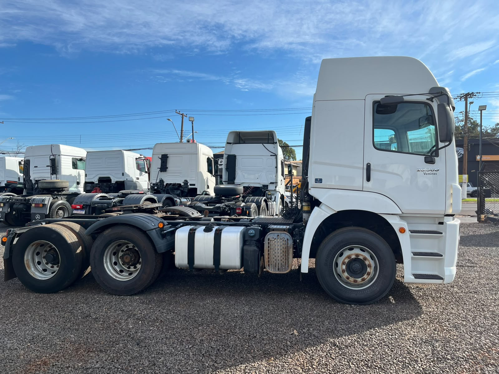 Volkswagen 25-360 CONSTEL. 6X2 TRACTOR 2P (DIE)(E5) - foto 8
