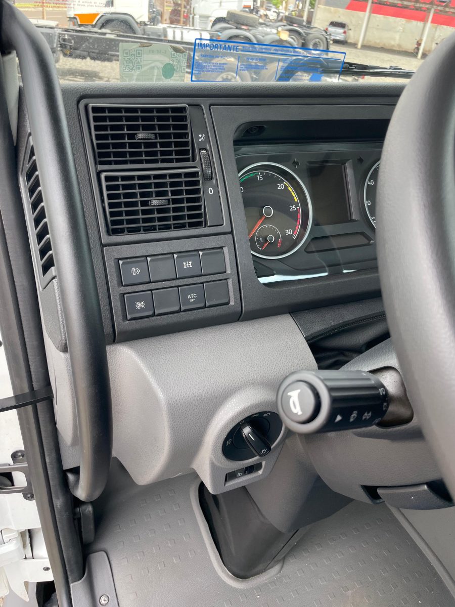 VOLKSWAGEN 33.480 Constellation 6x4 2p (diesel)(E6) - foto 6